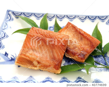 Delicious salt drink salmon grilled fish Delicious salt drink salmon grilled fish 40774699
