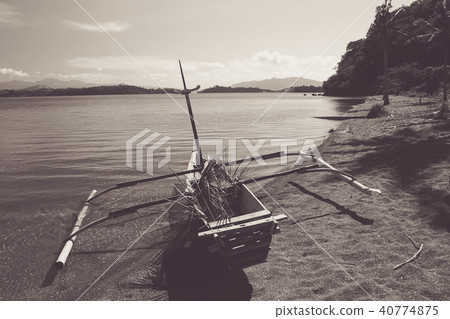 Wooden fishing pirogue on the beach in  Sumbava 40774875