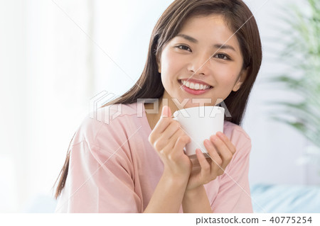 一個女人喝一杯 一個女人喝一杯 40775254