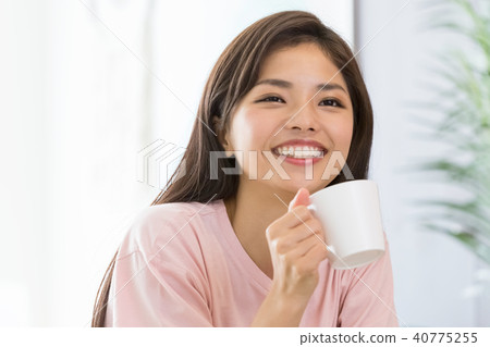 一個女人喝一杯 一個女人喝一杯 40775255