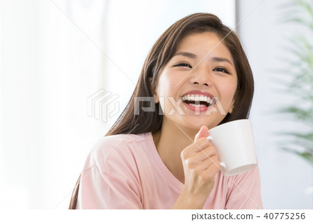 一個女人喝一杯 一個女人喝一杯 40775256