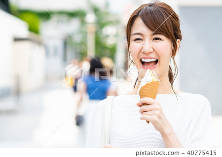 Young lady (soft cream) 40775415