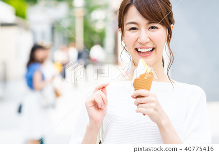 Young lady (soft cream) 40775416