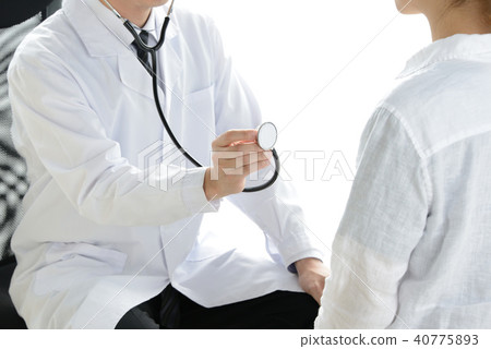 Doctor holding the stethoscope Doctor holding the stethoscope 40775893