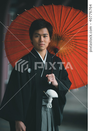 haori with a family crest, hakama with family crest, person 40776764