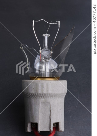 Broken light bulb close-up Broken light bulb close-up 40777148