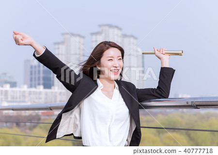 Achieving the goal of carrier woman 40777718
