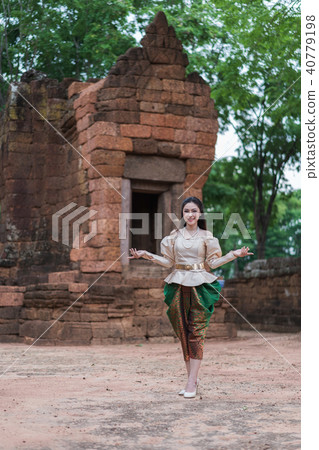 beautiful woman in Thai traditional dress 40779198