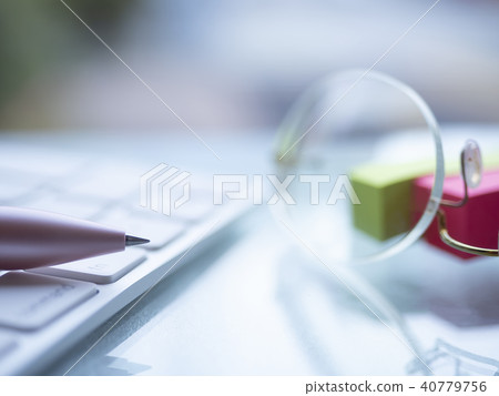 Business image · glasses · keyboard · female 40779756