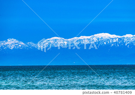 從天原海岸看立的《富山縣立山山脈》 從天原海岸看立的《富山縣立山山脈》 40781409