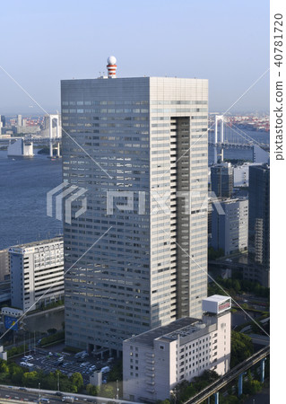 Tokyo's Urban Landscape in Toshiba Building 40781720
