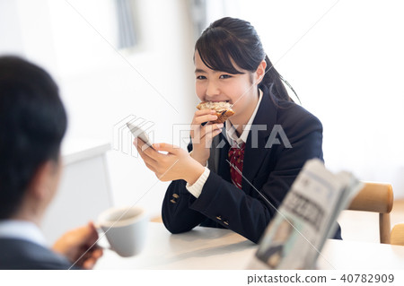 School girl who hurries to eat breakfast 40782909