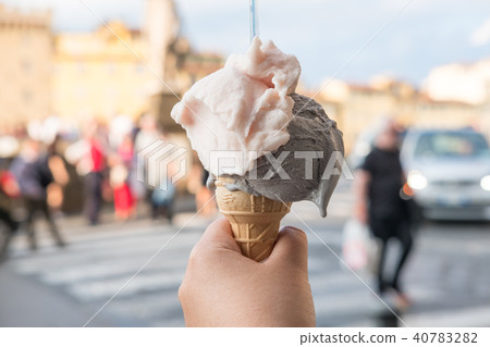 Hand holding Gelato Hand holding Gelato 40783282