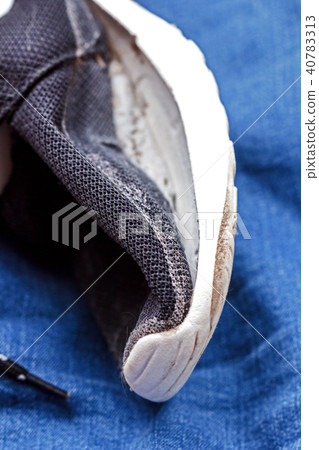 Old dlack sneaker 40783313