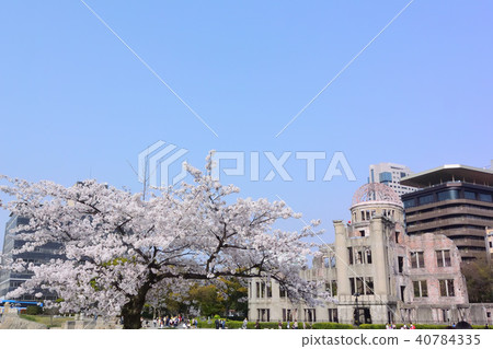 Sakura and A-Bomb Dome 40784335