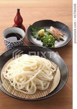 ZARU UDON Vertical composition 40786886