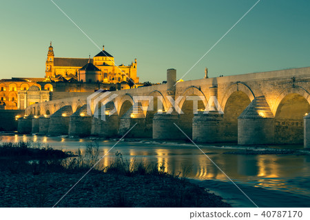 Night view of Mezquita-Catedral Night view of Mezquita-Catedral 40787170
