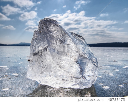 Charming winter sun hiden behind pice of clear ice Charming winter sun hiden behind pice of clear ice 40787475