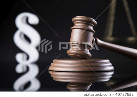 Judges wooden gavel and paragraph 40787622