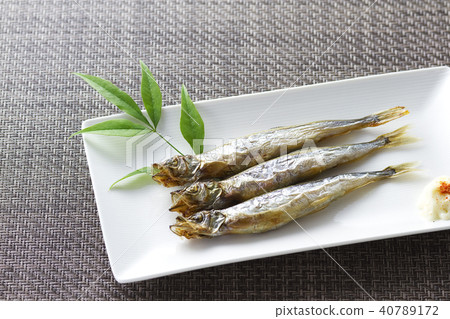 Also 25 children 40789172