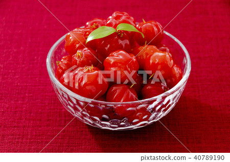 Pitanga Pitanga 40789190