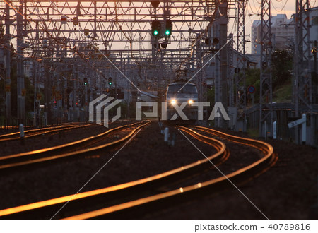Dawn track 40789816