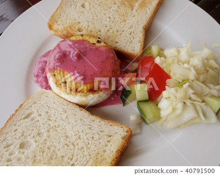 Camembert cheese plate 40791500