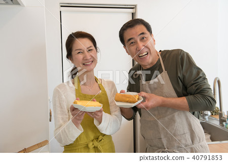 Husband Middle Senior couple who cooks with his wife Husband Middle Senior couple who cooks with his wife 40791853