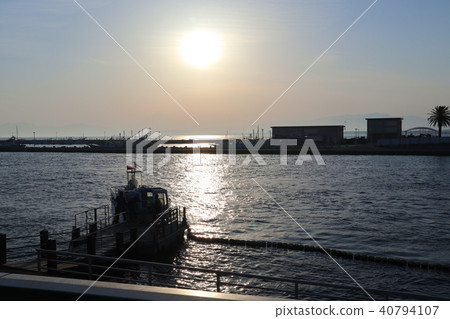 晚上釣魚船和江之島漁港 晚上釣魚船和江之島漁港 40794107
