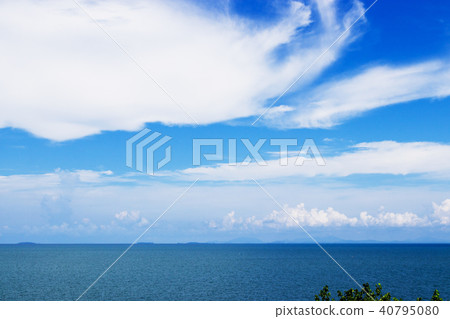 Beautiful of sky with clouds over sea. 40795080