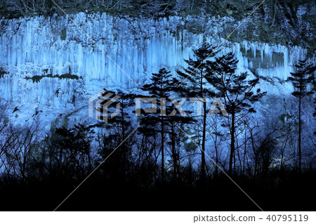 白川鄉冰柱組的遙遠的看法點燃 40795119