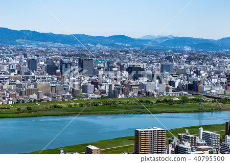 Urban landscape in Osaka, from the thirteenth to the Senri Hillside. Urban landscape in Osaka, from the thirteenth to the Senri Hillside. 40795500
