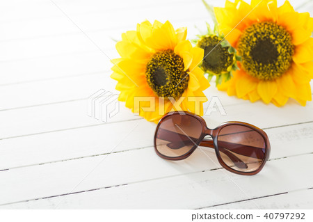 Sunglasses 40797292