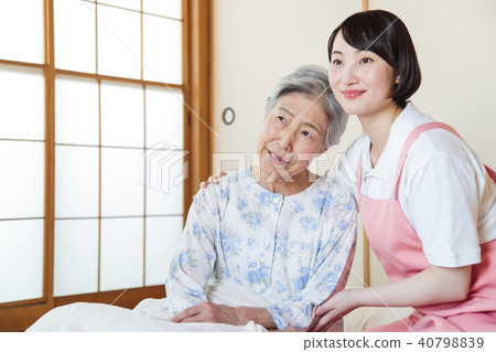 Nursing care senior female helper caregiver Nursing care senior female helper caregiver 40798839