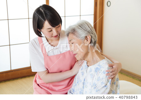 Nursing care senior female helper caregiver 40798843