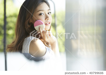 Female makeup beauty 40799686