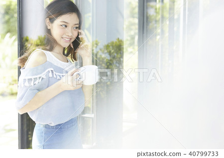 咖啡館女性 40799733