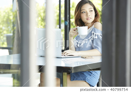 咖啡館女性 咖啡館女性 40799754