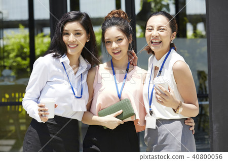 Business woman lunch time Business woman lunch time 40800056
