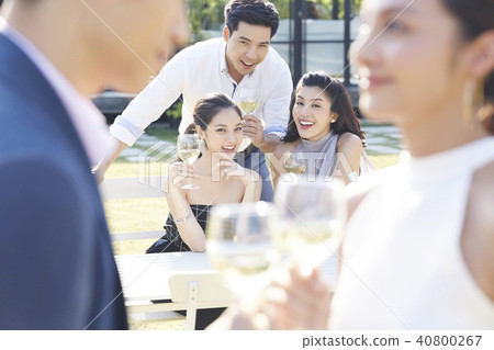 Male and female parties 40800267