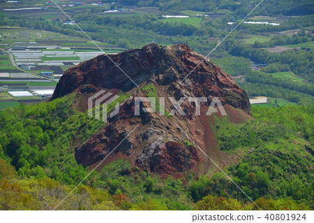 Shooting landscape of Showa Shinzan, Hokkaido Sobetsu Town in spring, from Usuzan Observatory Shooting landscape of Showa Shinzan, Hokkaido Sobetsu Town in spring, from Usuzan Observatory 40801924