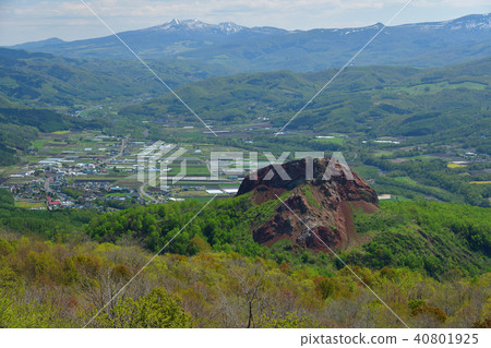 Shooting landscape of Showa Shinzan, Hokkaido Sobetsu Town in spring, from Usuzan Observatory 40801925