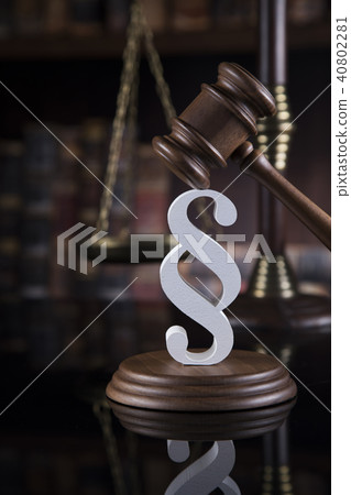 Mallet, Law, legal code and scales of justice 40802281