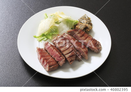 Grilled beef tender roe 40802395