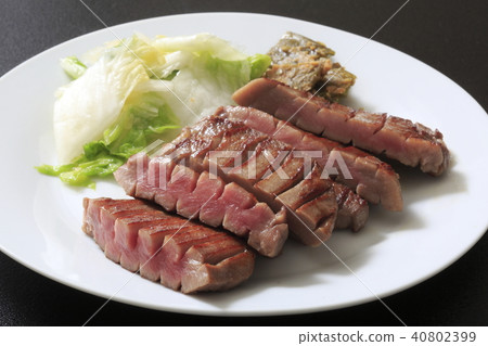 Grilled beef tender roe 40802399