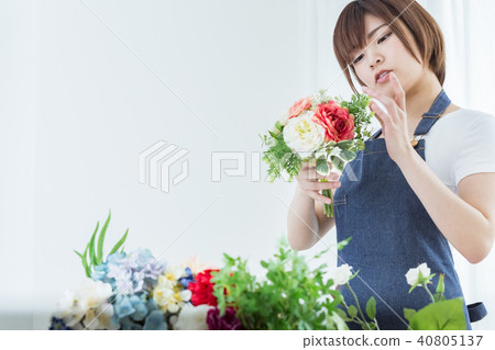 製作花束的女人 製作花束的女人 40805137