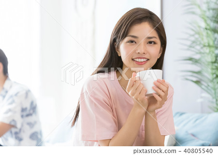 A relaxed woman 40805540