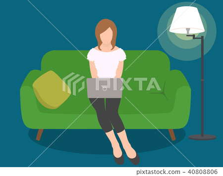 在沙發的婦女工作個人計算機在暗室 在沙發的婦女工作個人計算機在暗室 40808806