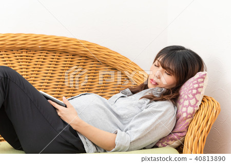 Pregnant woman portrait Pregnant woman portrait 40813890