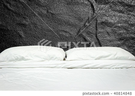 White pillows on a bed and bedding sheets 40814848